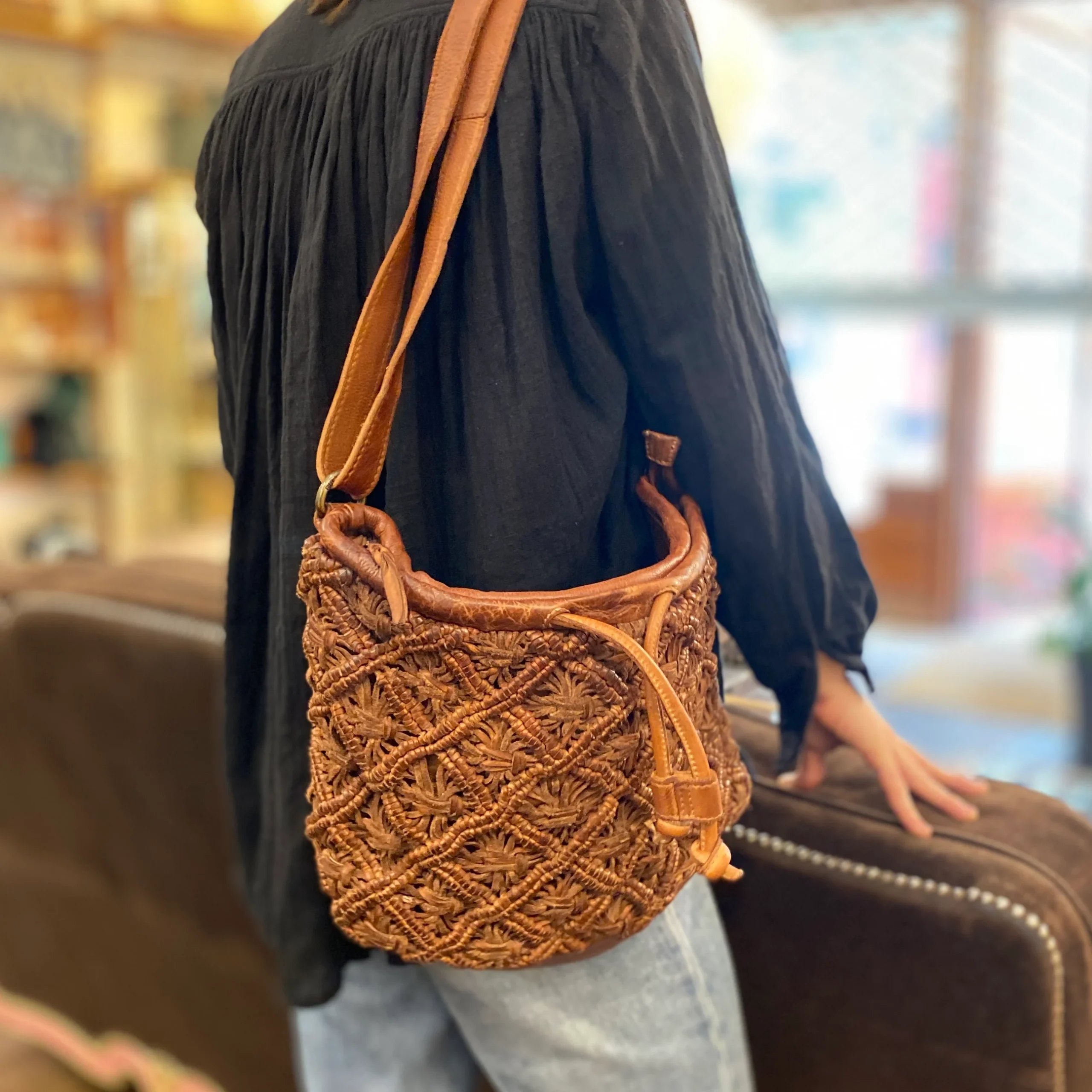 Sac Bandoulière Tressé Zippé Cuir Camel – Image 2