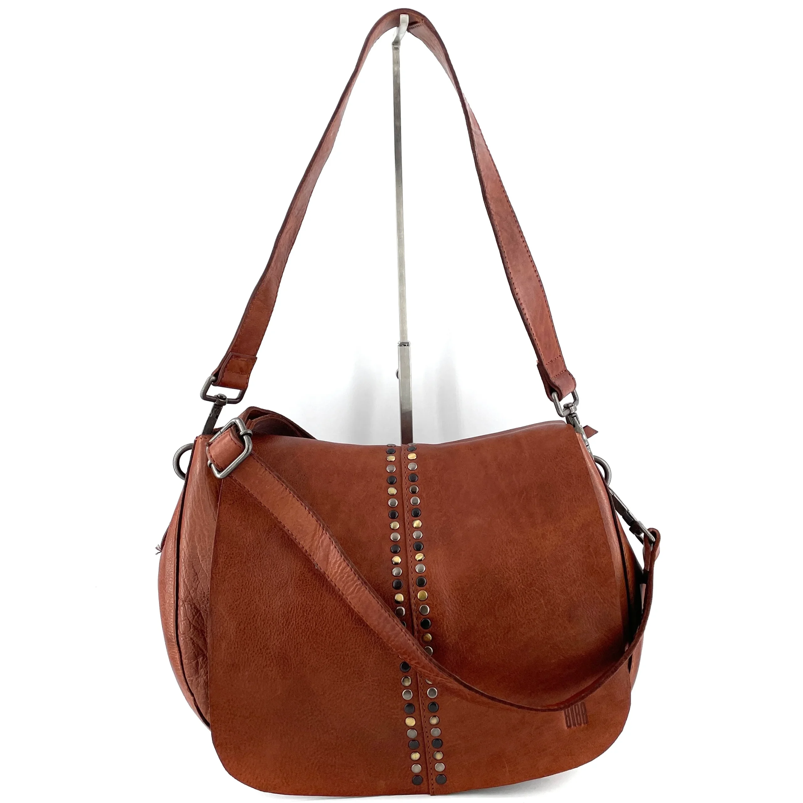 Sac Bandoulière Rabat Clouté en Cuir Camel – Image 3