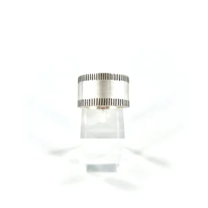 Large Anneau en Argent Mat Décor Strié