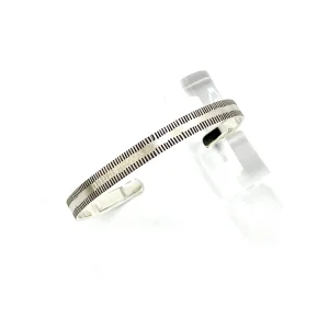 Jonc Ouvert Argent Mat Décor Striés