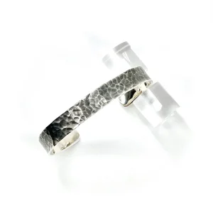 Demi-Jonc Large en Argent Martelé Vieilli