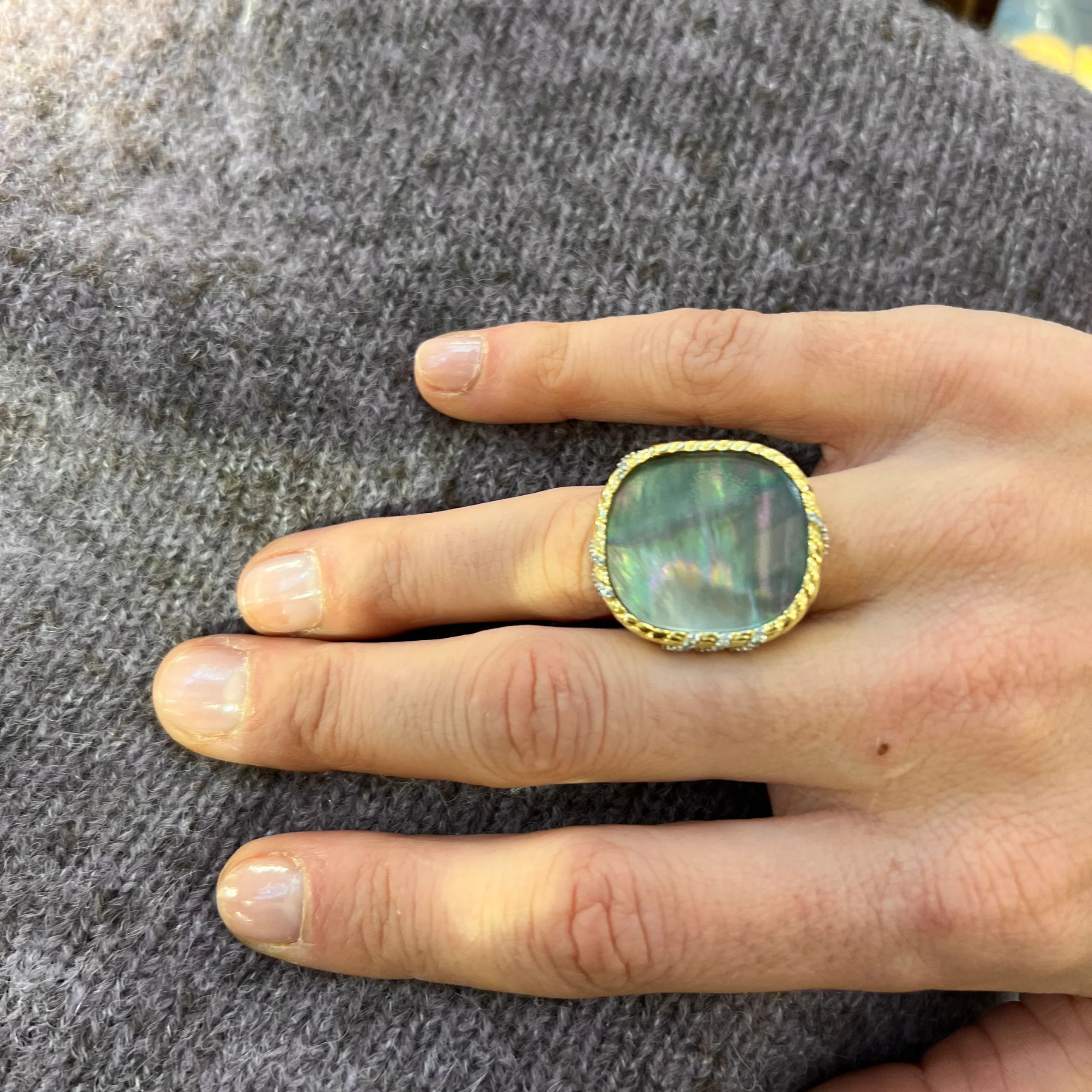 Bague DONA en Nacre Grise – Image 2