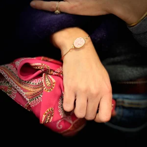 Jonc en Plaqué Or Motif Cygne Ovale en Résine Rose