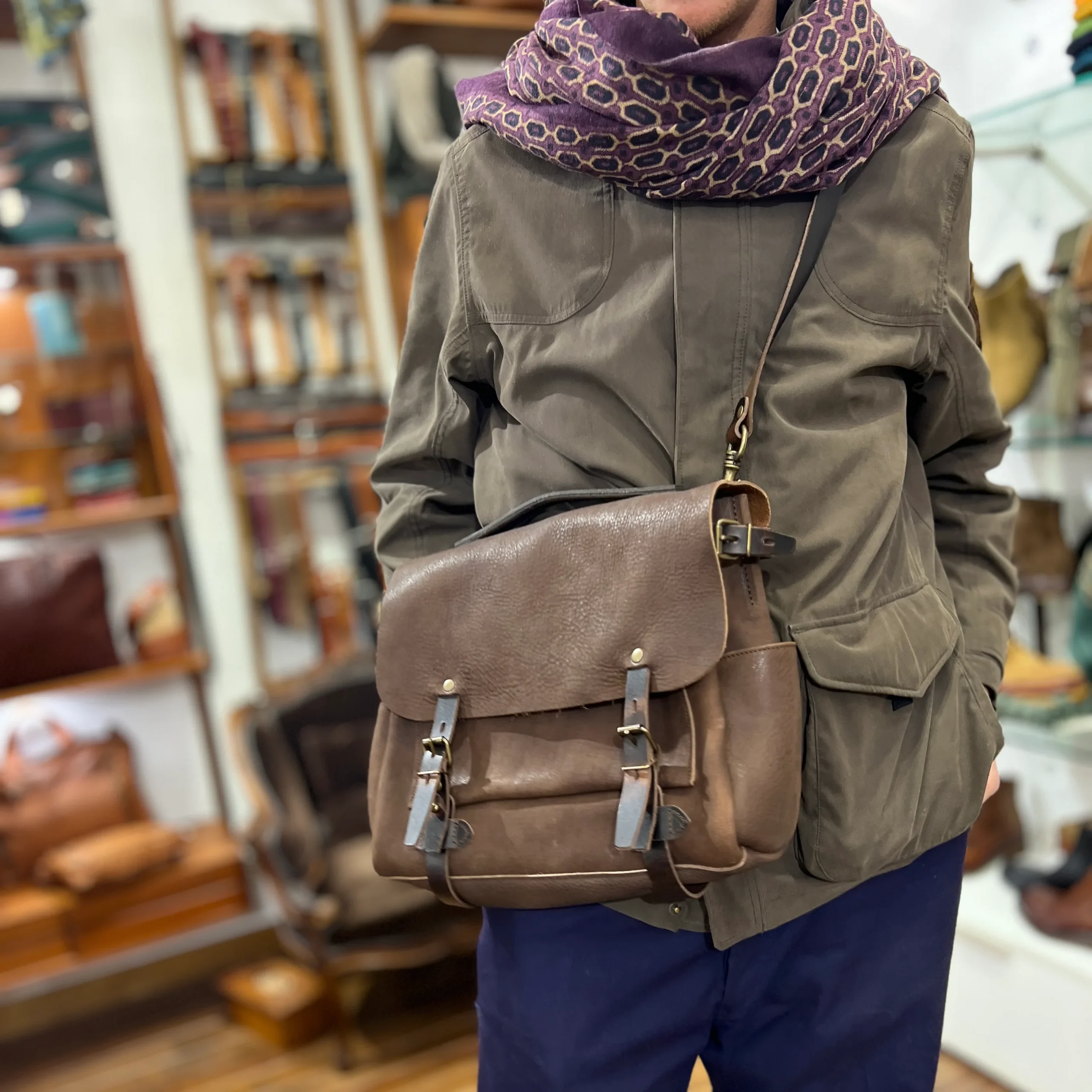 Sac POSTIER ÉCLAIR M en Cuir Café – Image 7