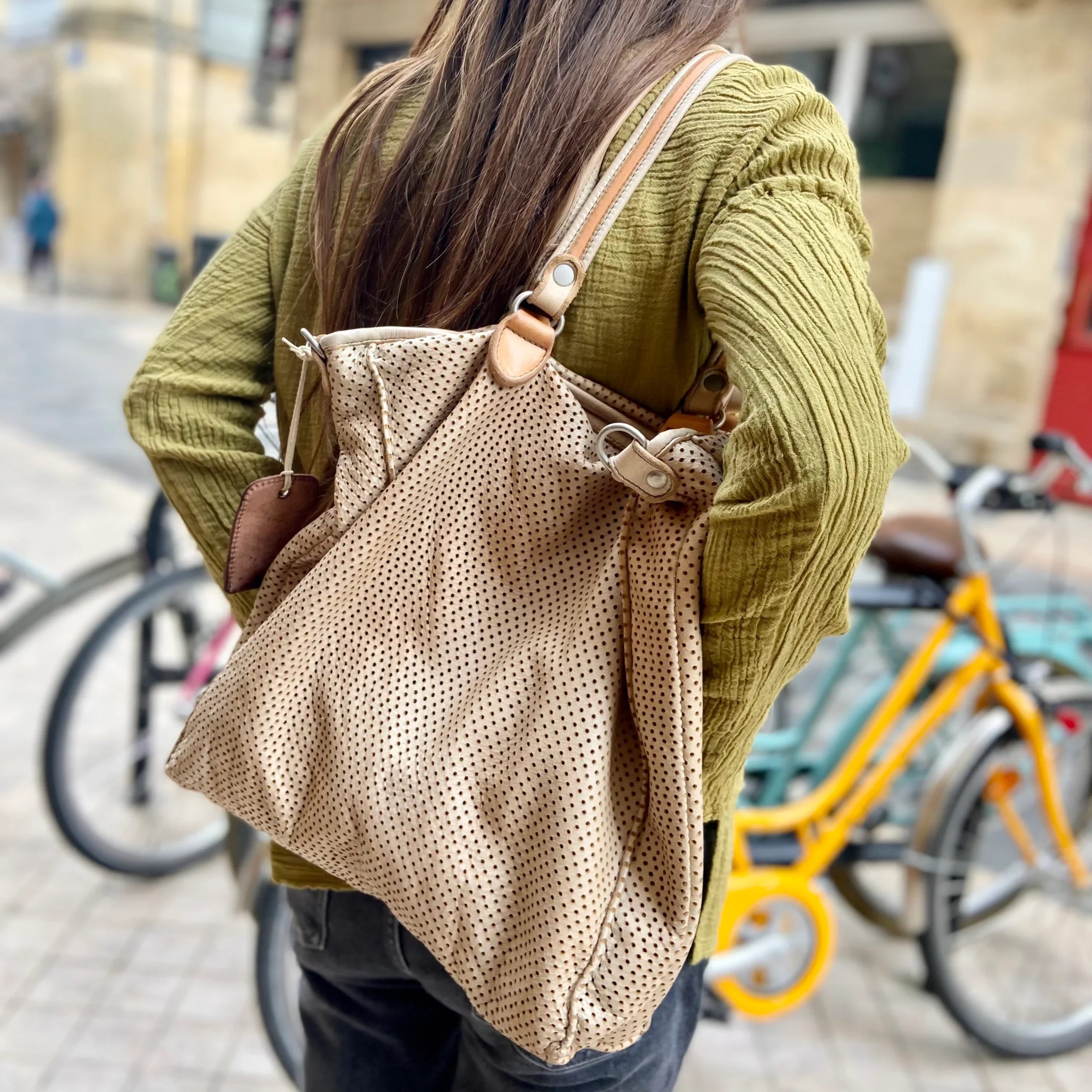 Sac OUTDOOR en Cuir Perforé Latte – Image 3