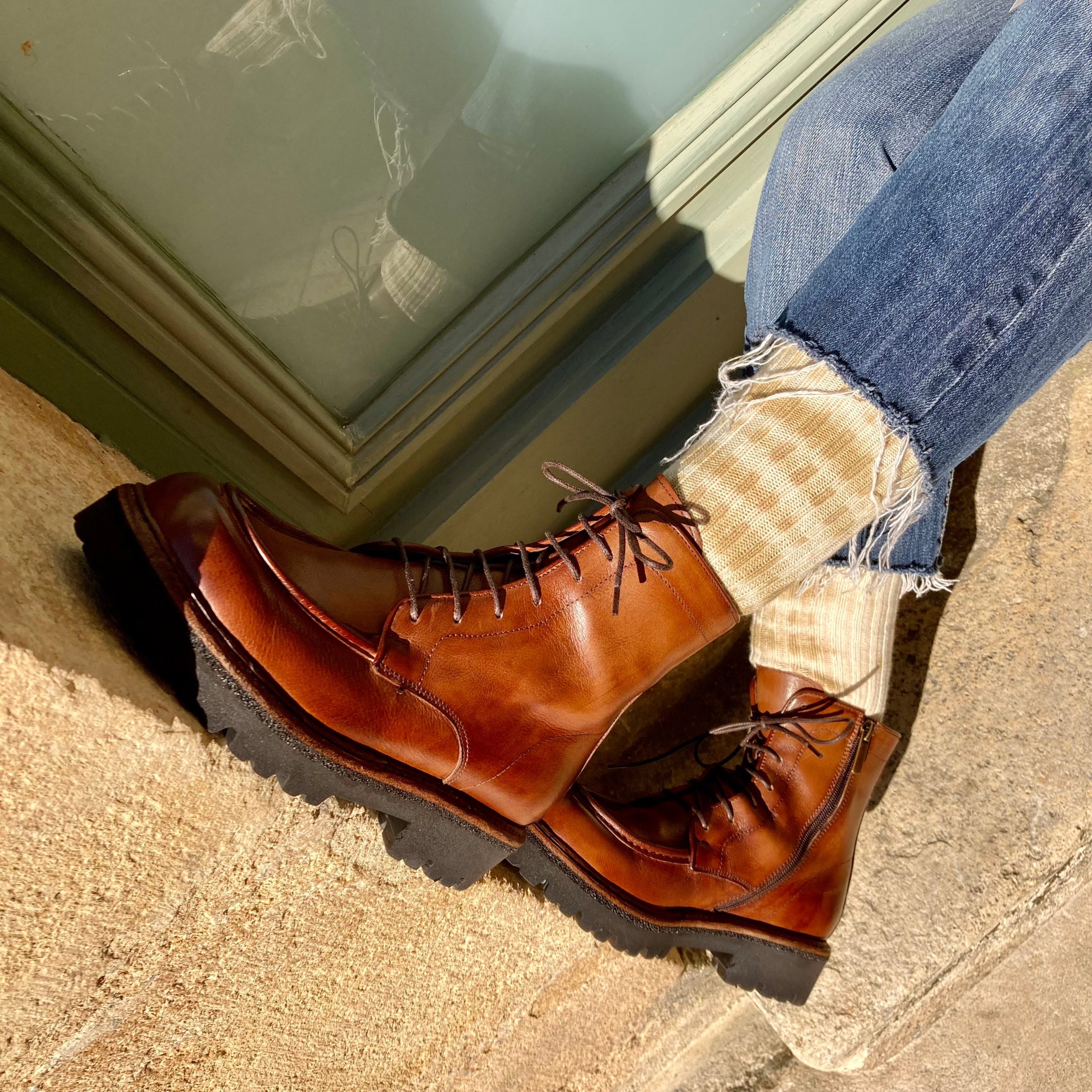 Chaussure Lacets Montante Semelle Crantée en Cuir Cognac – Image 3