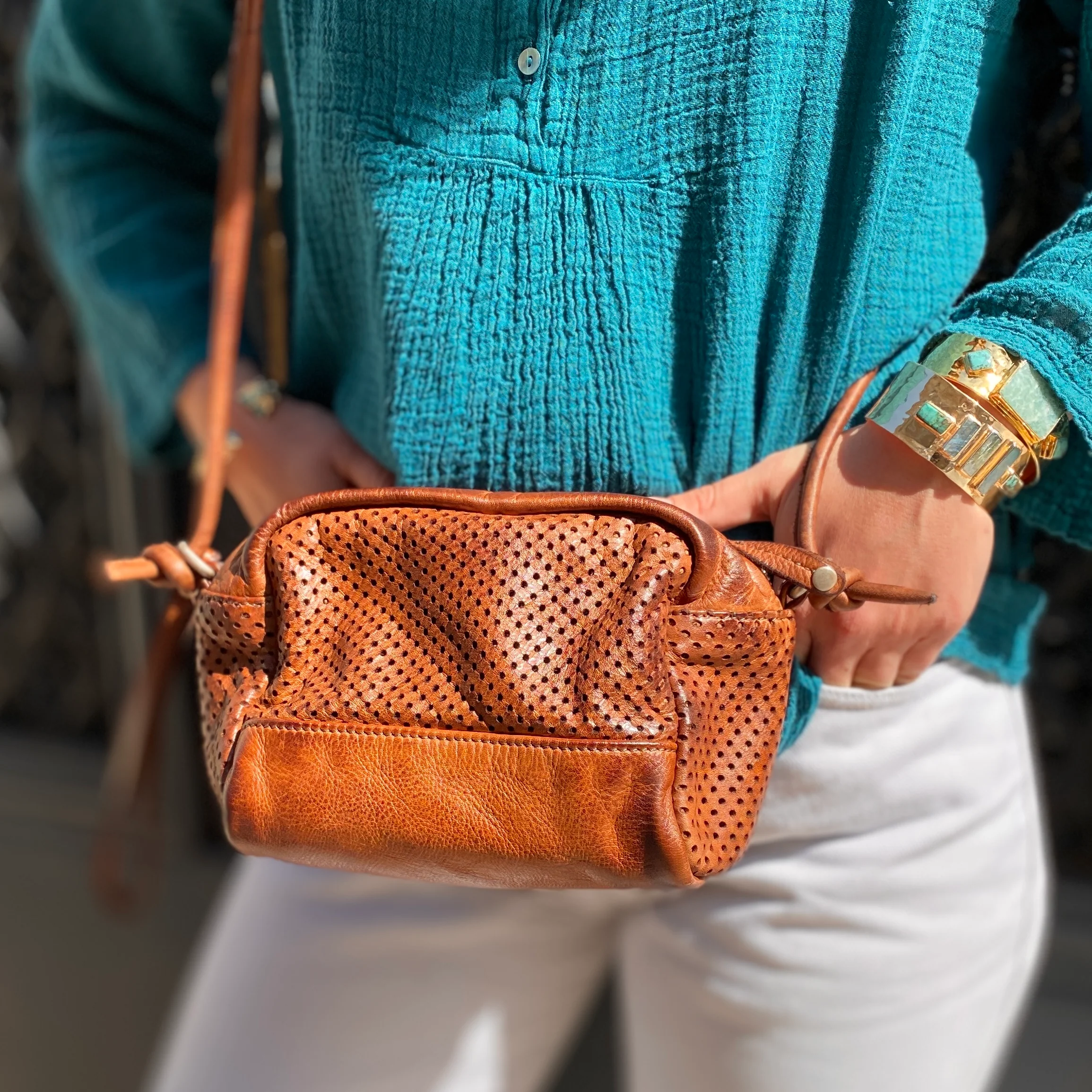 Sac CUBE en Cuir Perforé Camel – Image 2