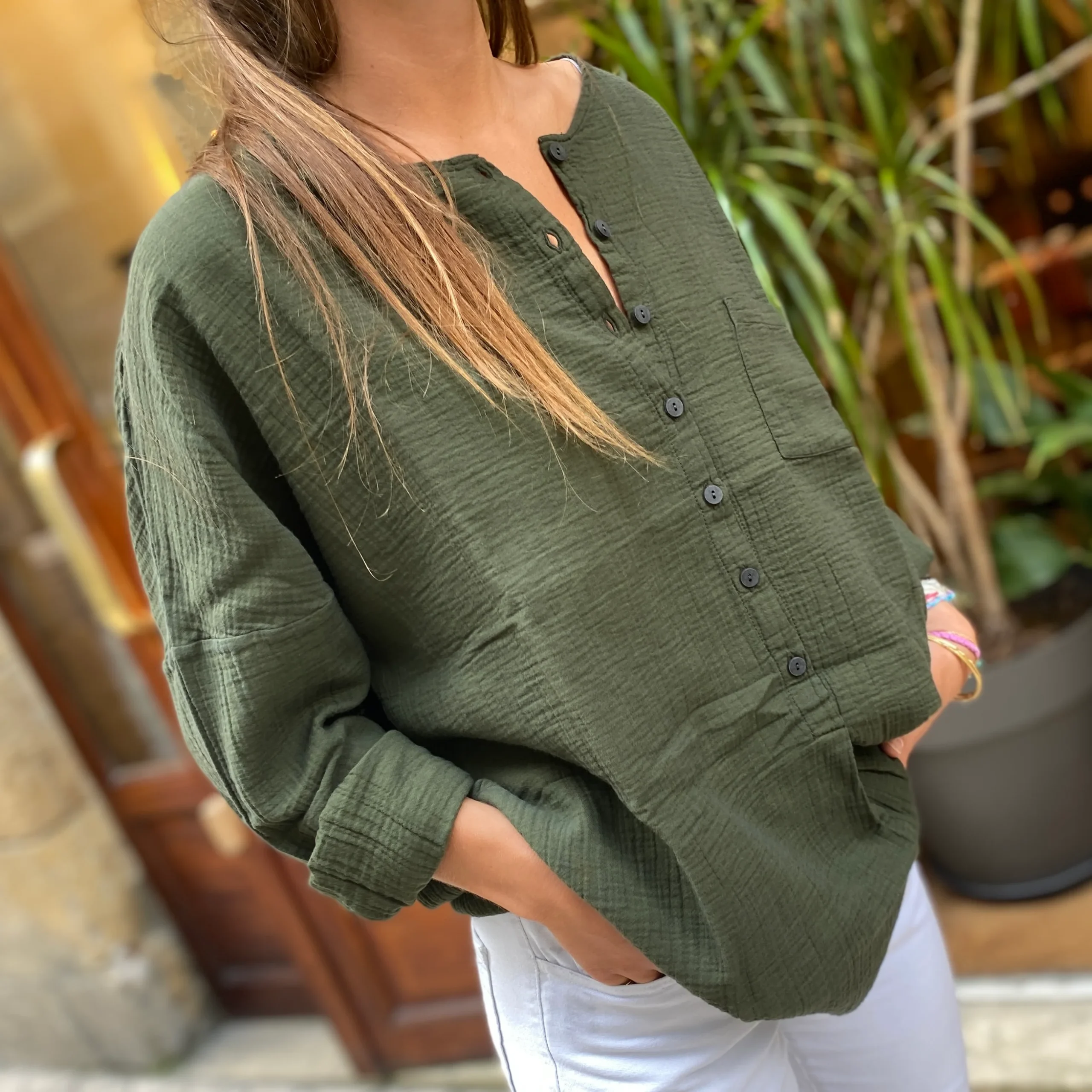 Chemise Oversize ANASTASIA en Double Gaze de Coton Kaki – Image 2