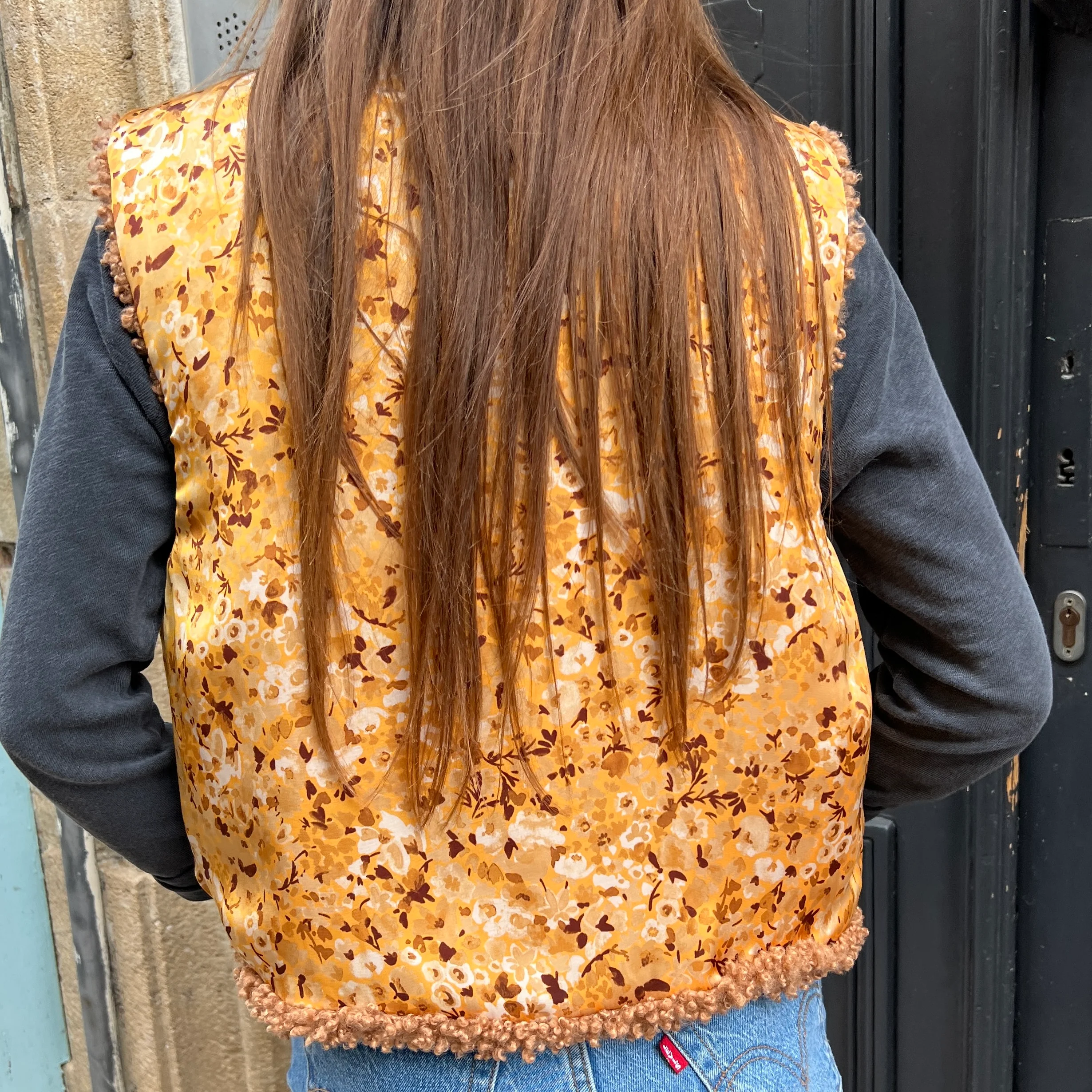 Gilet sans Manche Fausse fourrure Bouclettes Café / Muscade – Image 4