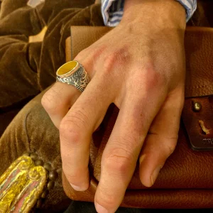 Grande Chevalière Ovale en Argent Travaillé et Oeil de Tigre