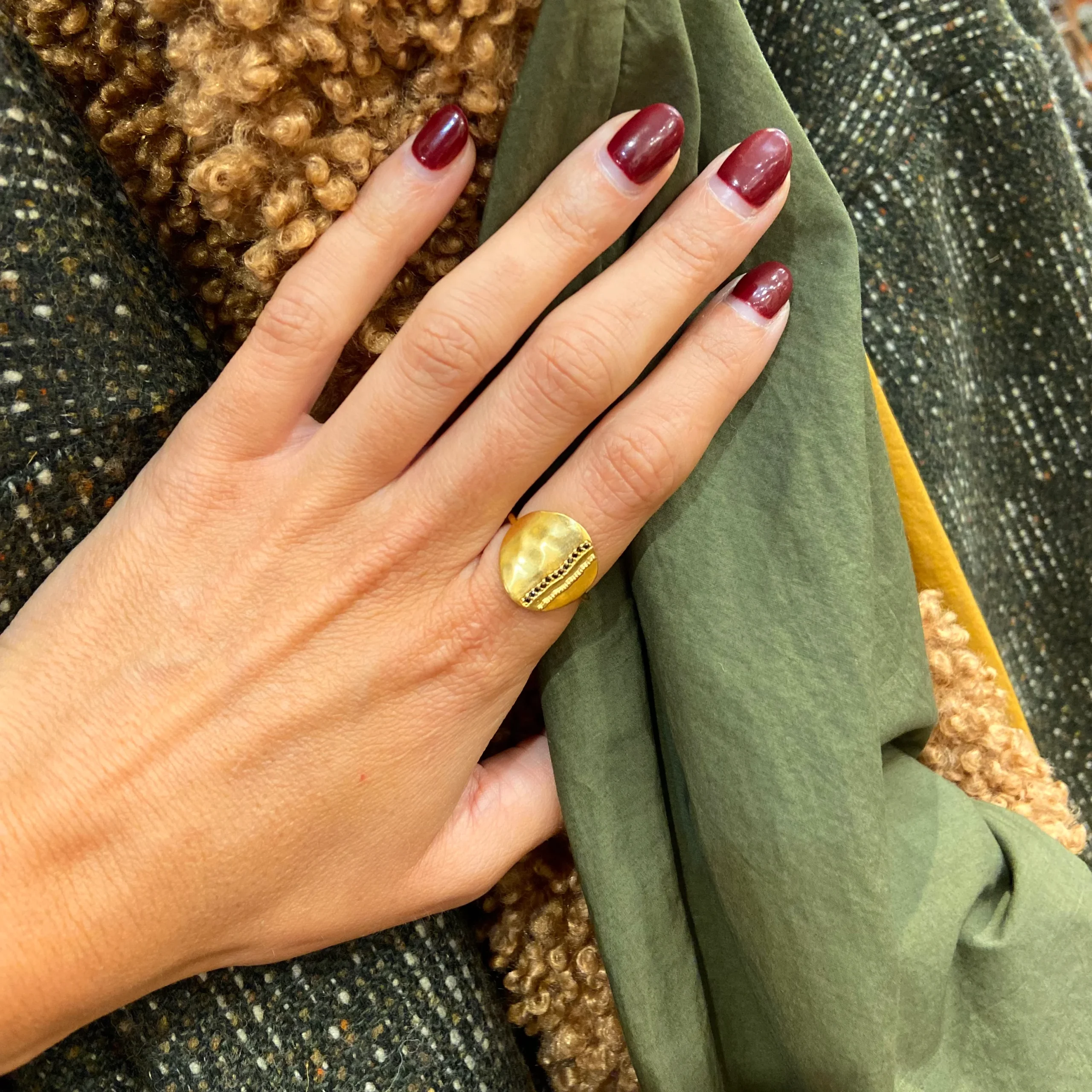 Bague JANIS en Plaqué Or et Zirconiums Noirs – Image 2