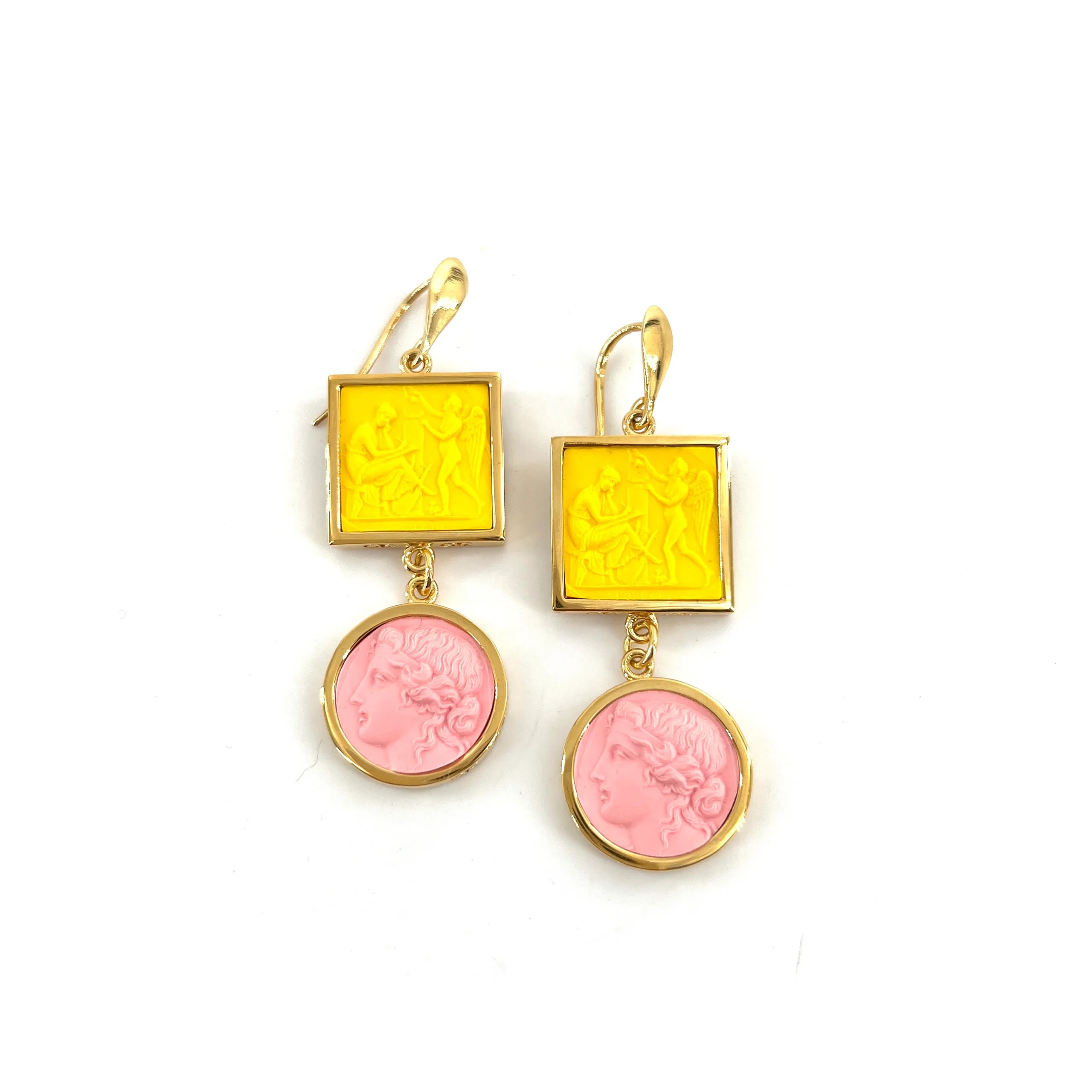 Boucles d'Oreilles en Plaqué Or et Résine Jaune et Rose – Image 4