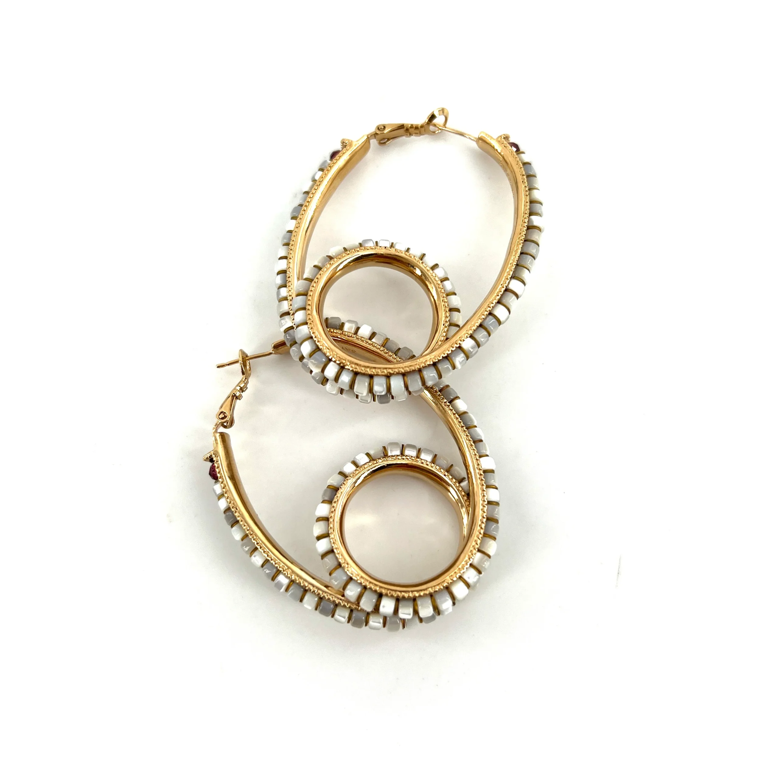 Créoles NINON XL en Plaqué Or et Nacre Blanche – Image 4