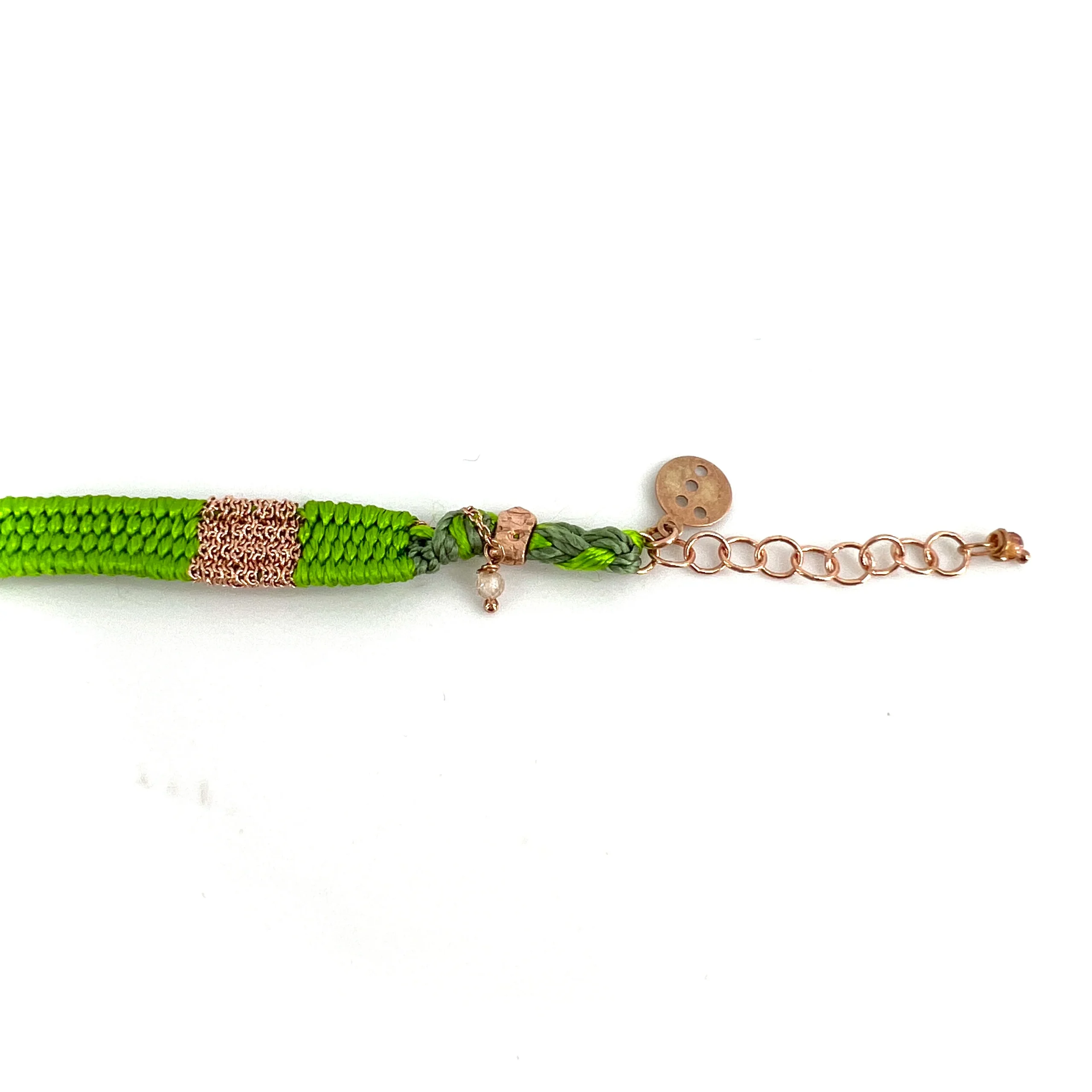Bracelet Gourmette Tissé en Fil de Satin Vert et Chaine en Plaqué Or – Image 3