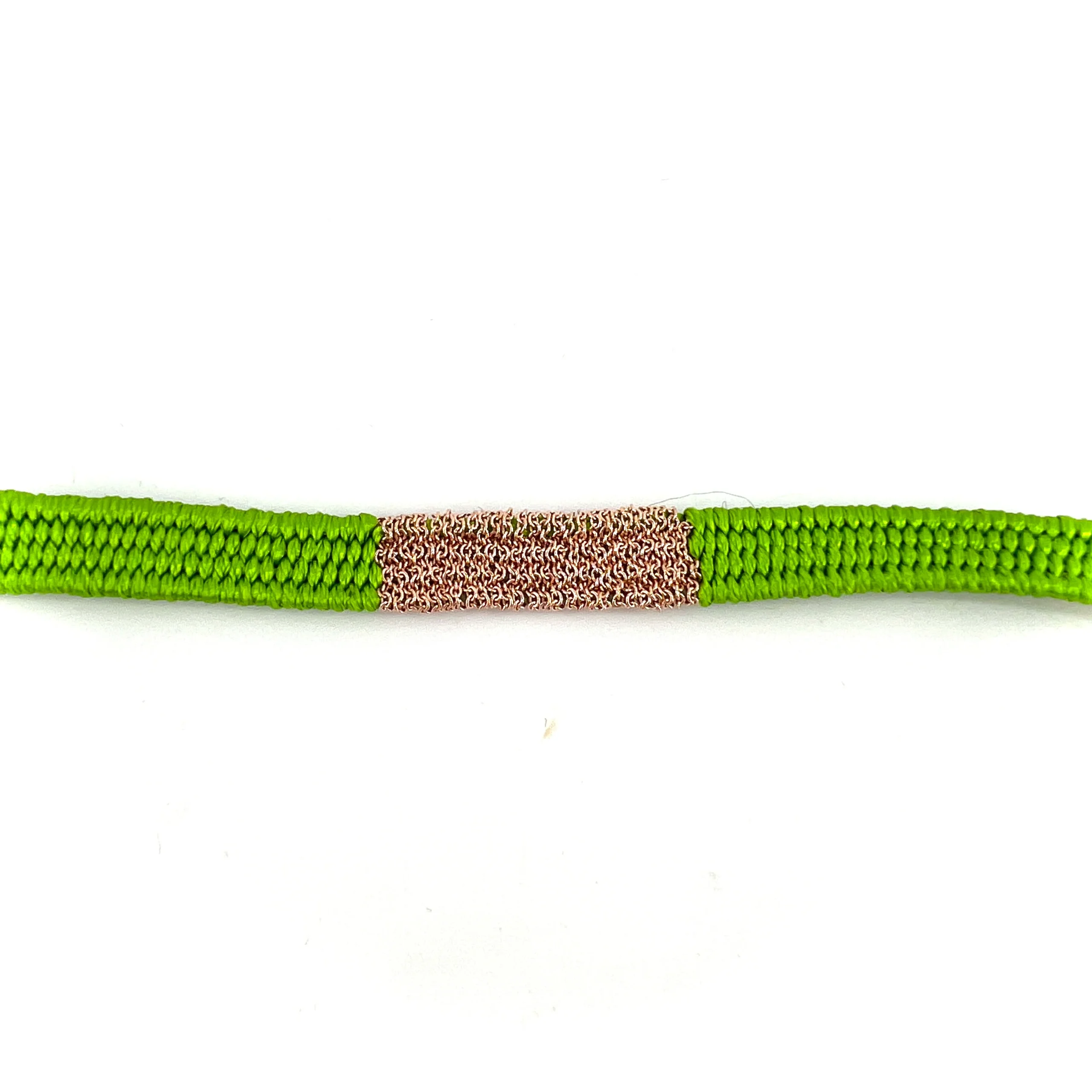 Bracelet Gourmette Tissé en Fil de Satin Vert et Chaine en Plaqué Or – Image 4