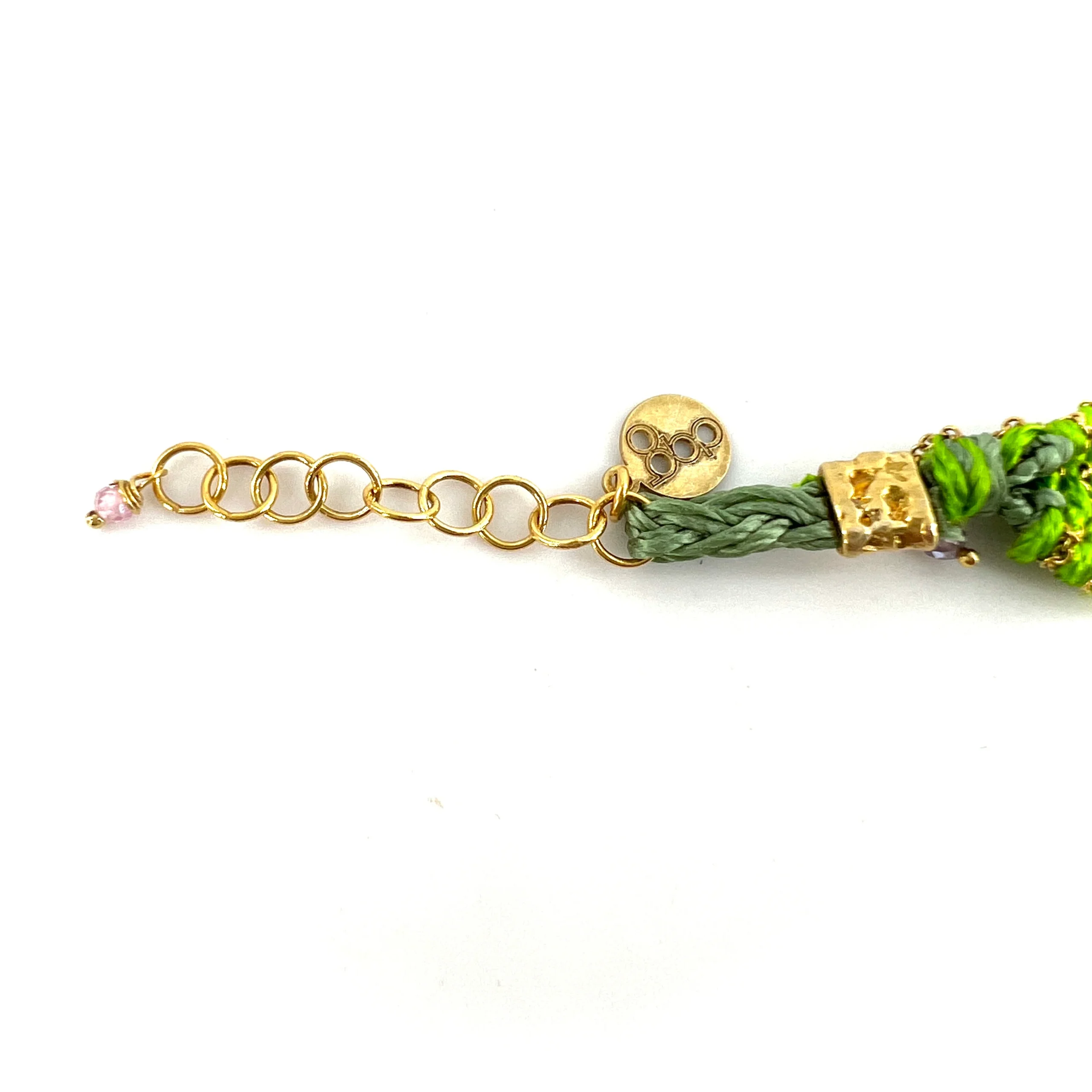Bracelet Manchette Tissé en Fil de Satin Vert et Chaine en Plaqué Or – Image 6