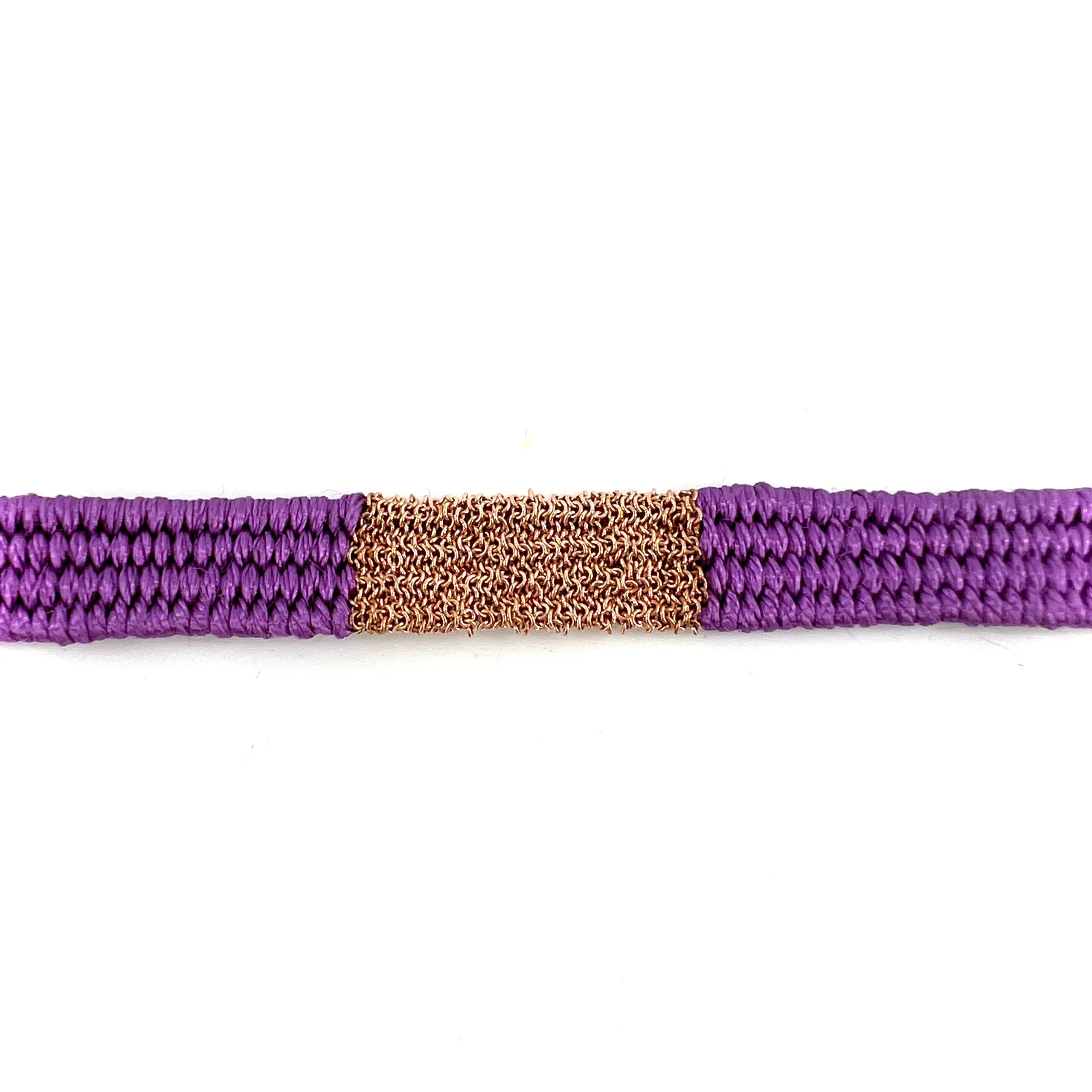 Bracelet Gourmette Tissé en Fil de Satin Violet et Chaine en Plaqué Or – Image 4