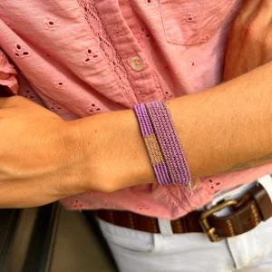 Bracelet Manchette Tissé en Fil de Satin Violet et Chaine en Plaqué Or