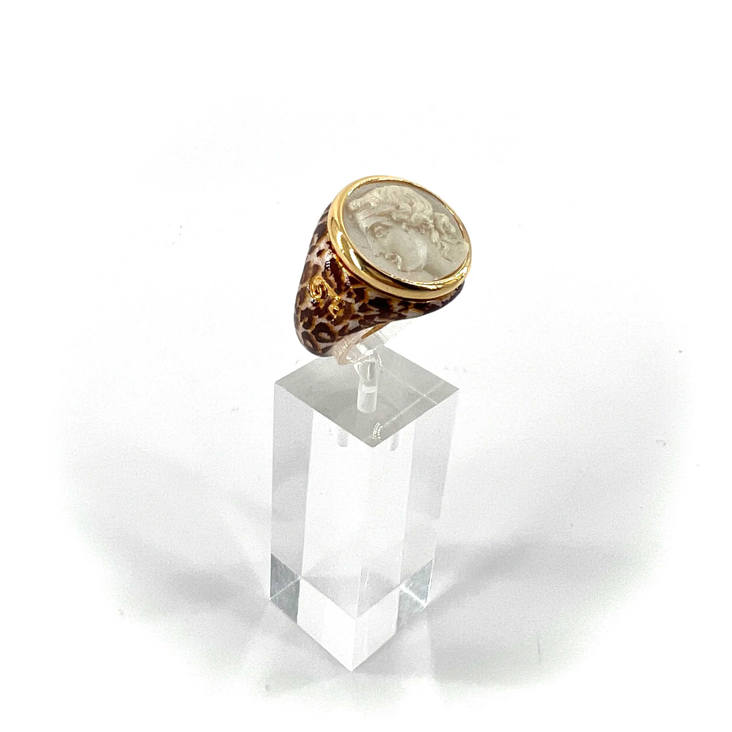 Bague Ronde en Plaqué Or Imprimé Motif Léopard et Résine Champagne Motif Statue Grecque – Image 5