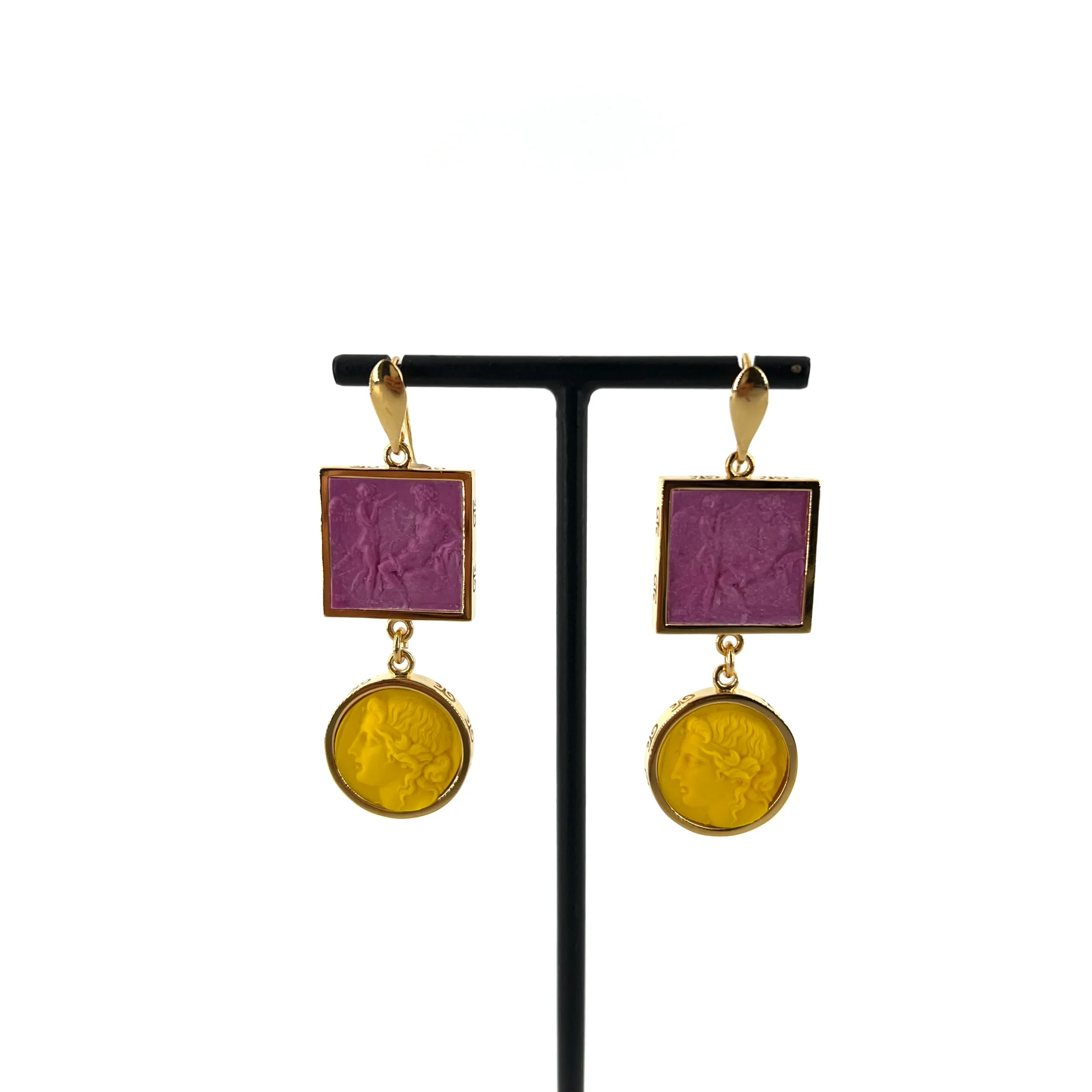 Boucles d'Oreilles en Plaqué Or et Résine Violet et Jaune – Image 3