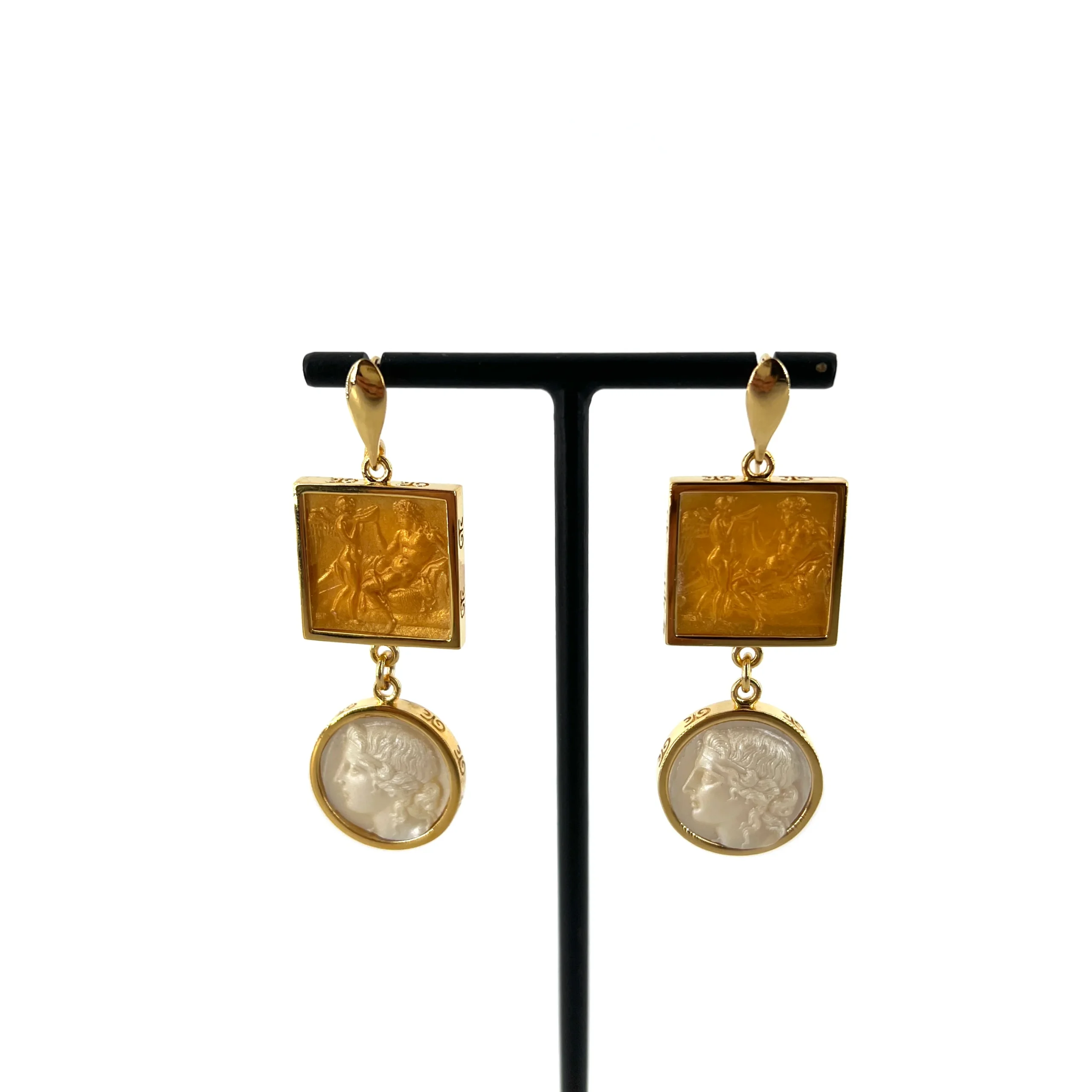 Boucles d'Oreilles en Plaqué Or et Résine Gold et Champagne – Image 3