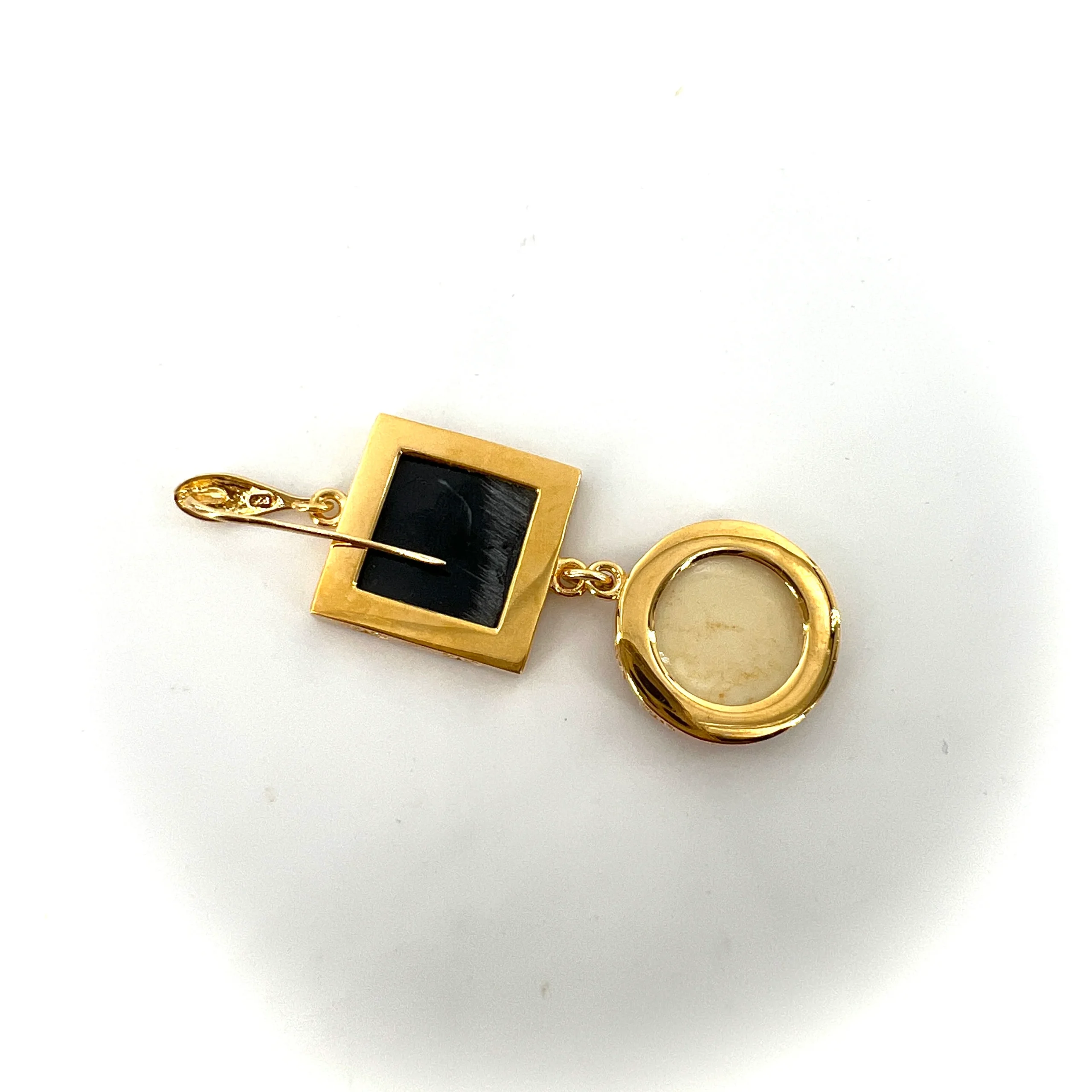 Boucles d'Oreilles en Plaqué Or et Résine Gold et Noir – Image 5