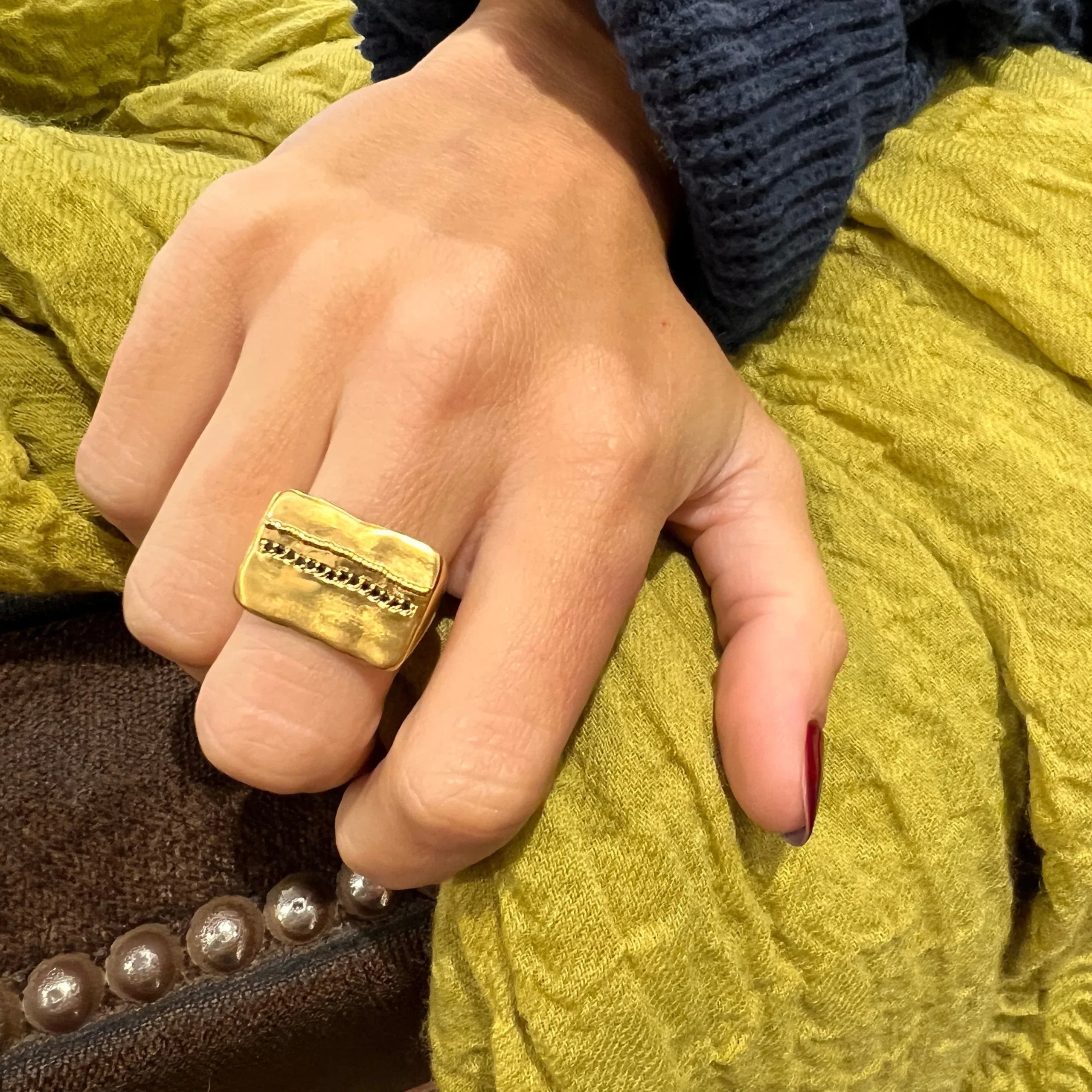 Bague ELVIS en Plaqué Or et Zirconiums Noirs – Image 2