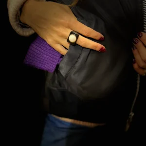 Large Bague en Acétate Noire et Pâte de Verre