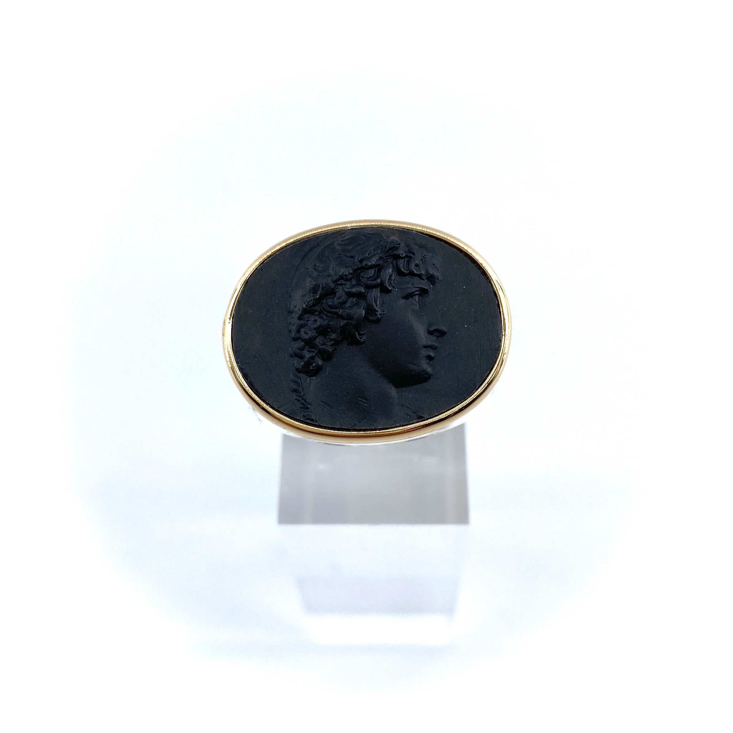 Large Bague en Plexiglas et Résine Noire Motif Statue Grecque – Image 4