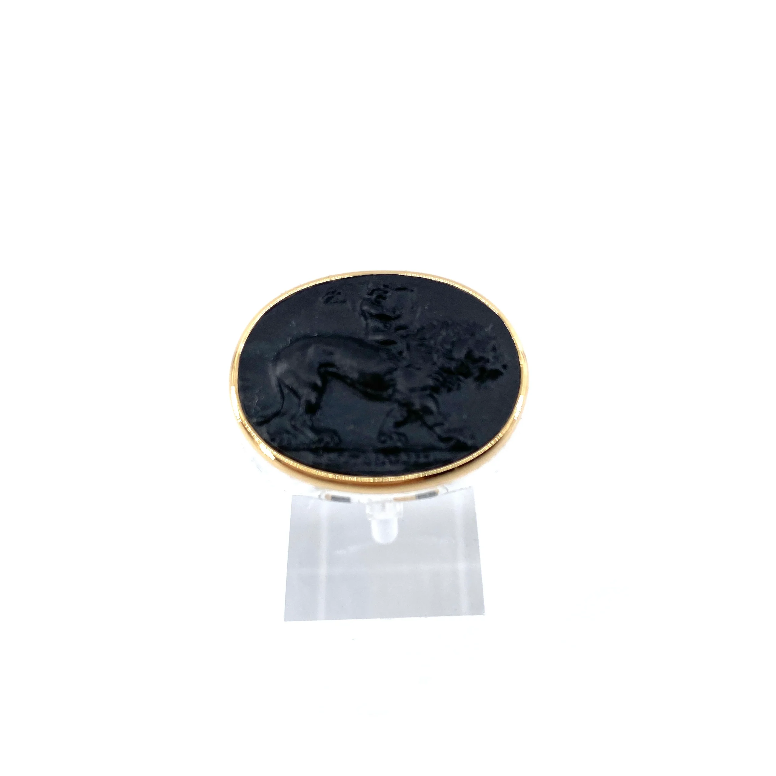 Large Bague en Plexiglas et Résine Noire Motif Lion – Image 4
