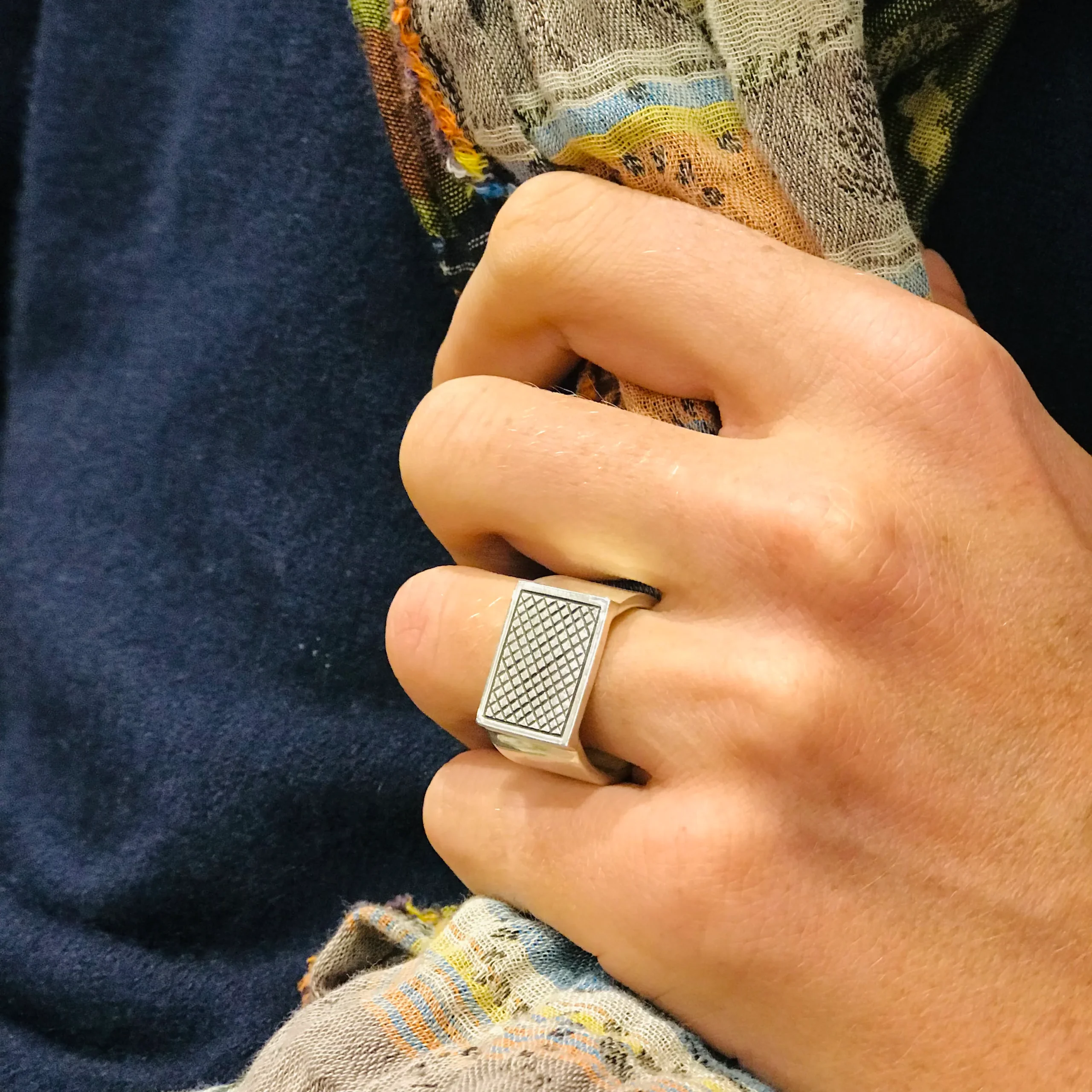 Chevalière Carrée en Argent Motif Quadrillé – Image 4