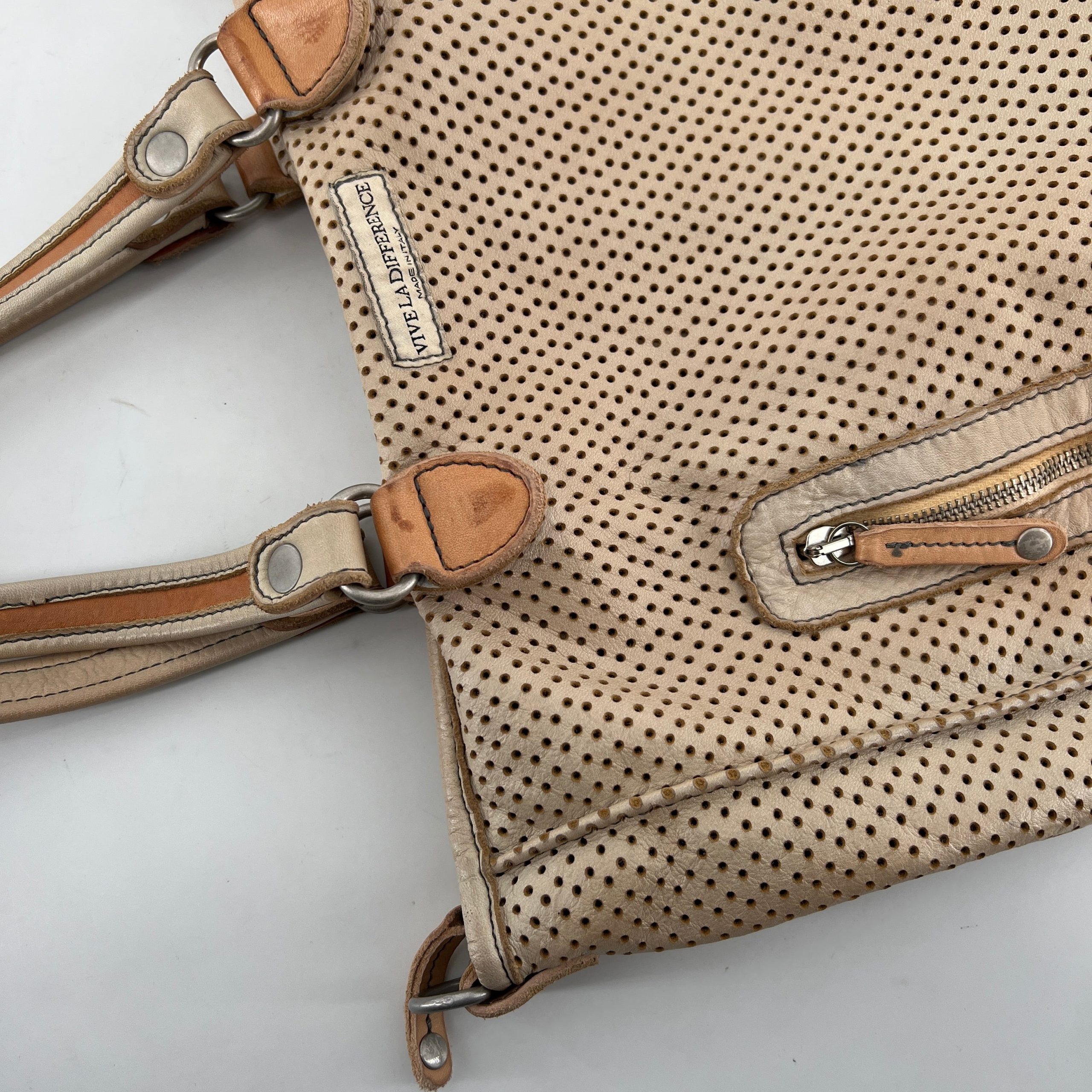 Sac OUTDOOR en Cuir Perforé Latte – Image 6