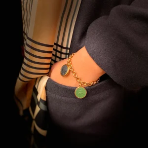 Bracelet en Plaqué Or à Pampilles en Résine Verte et Noire