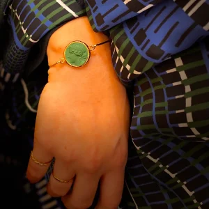 Jonc en Plaqué Or Motif Statue Grecque Rond en Résine Verte