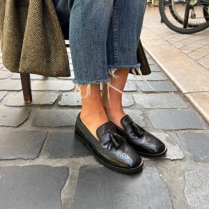Mocassin à Pompons et Bout Fleuri en Cuir Noir