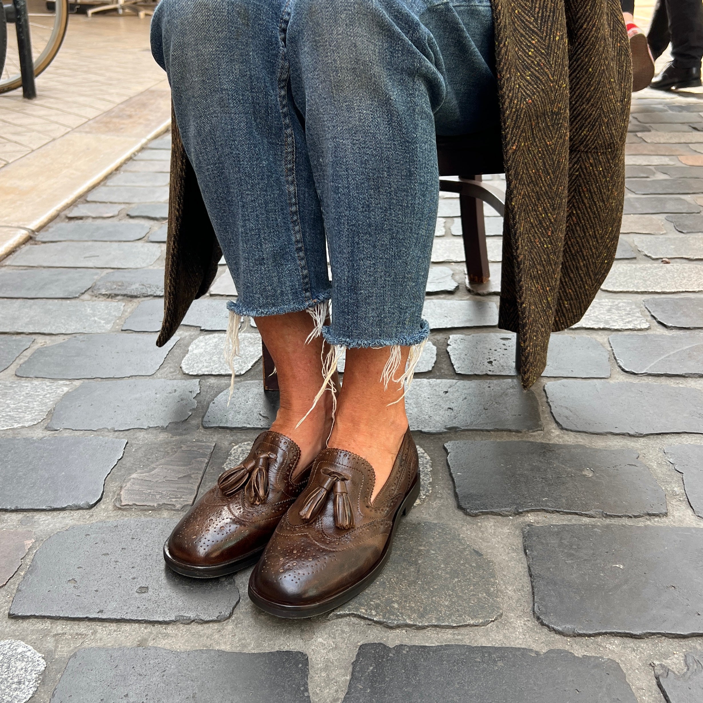 Mocassin à Pompons et Bout Fleuri en Cuir Marron – Image 2