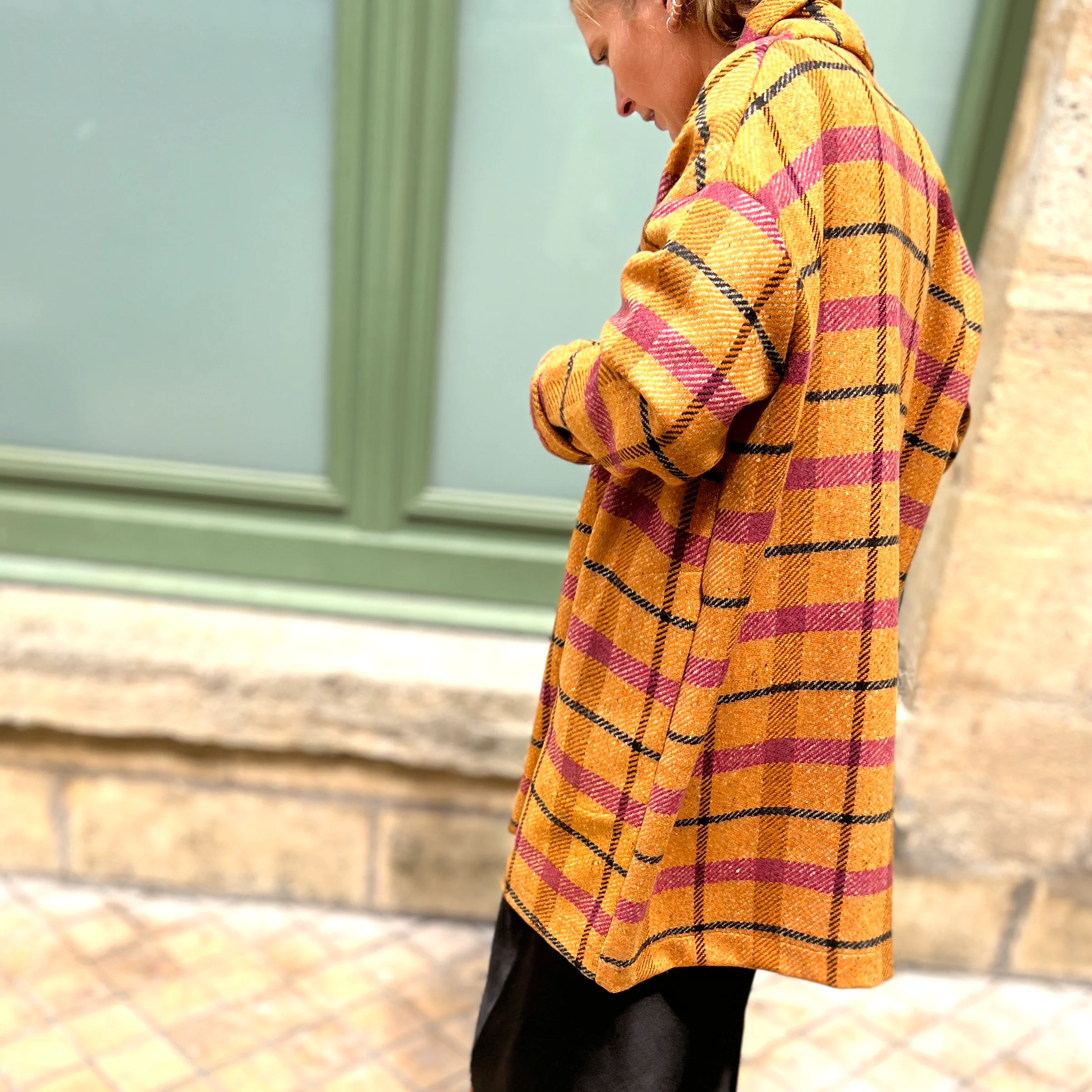 Manteau TOM à Carreaux Orange et Rose – Image 4