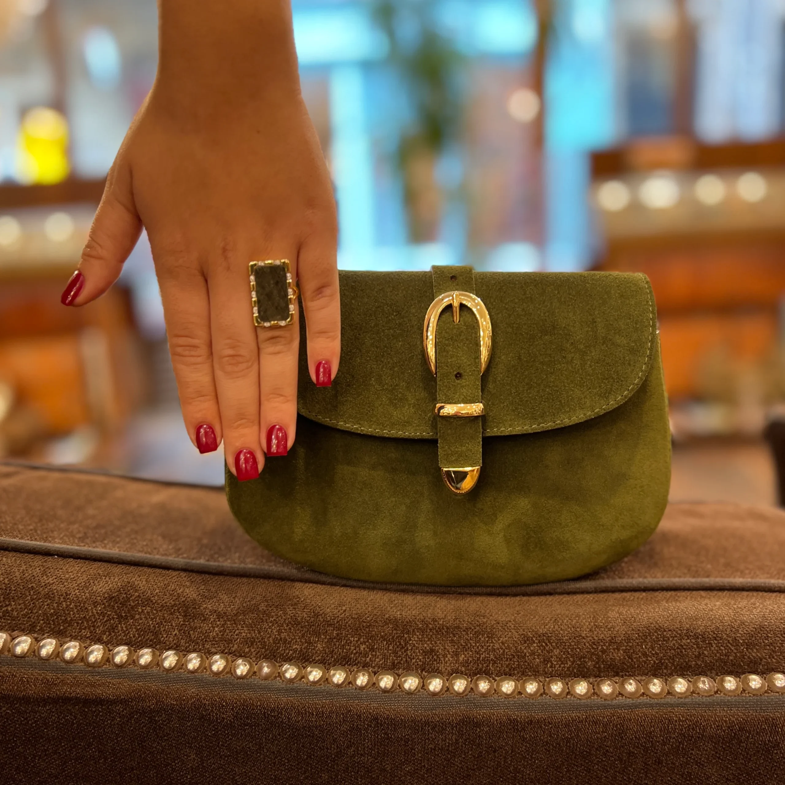 Sac le COURCY FRIEDA en Velours Vert Leccio – Image 3