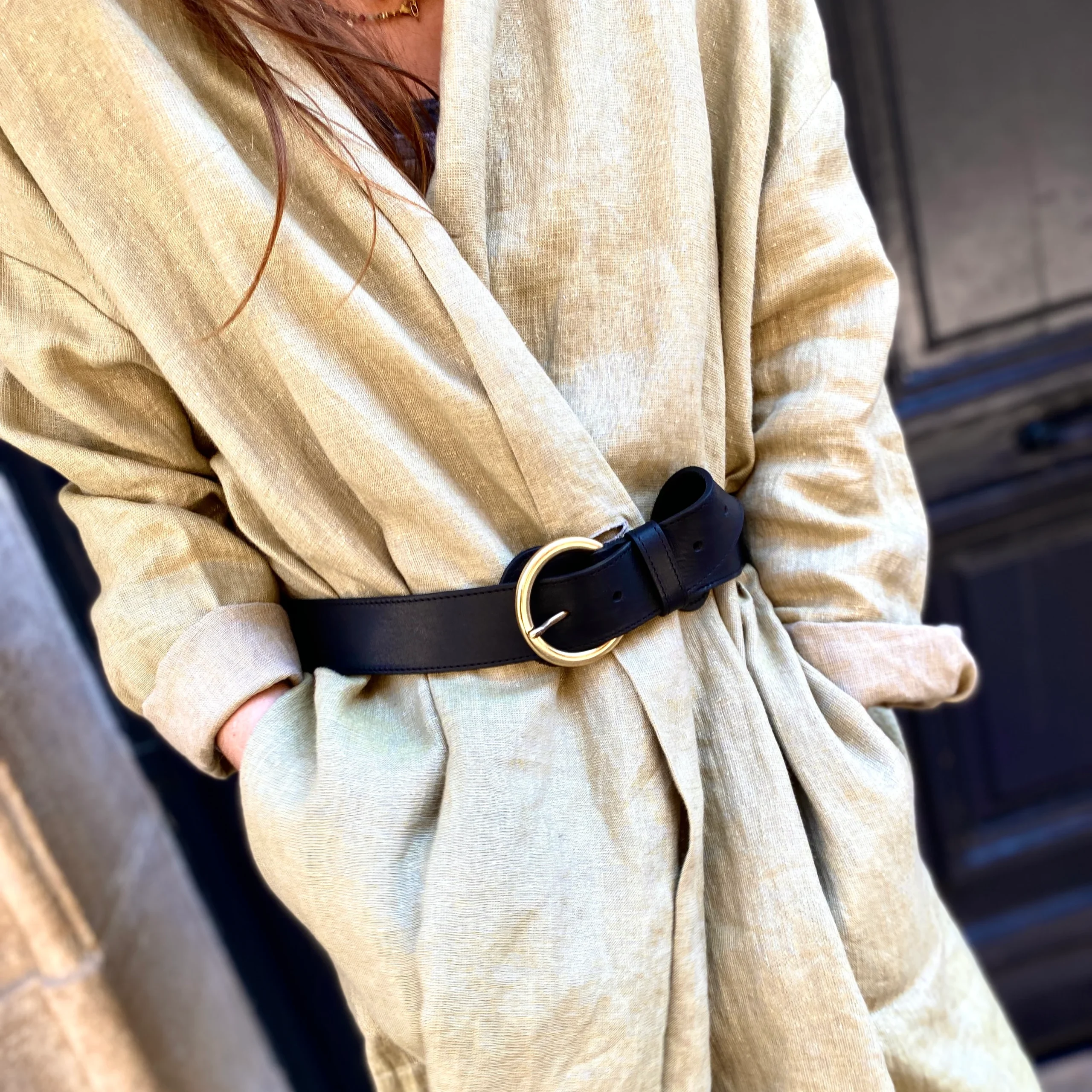 Ceinture en Cuir Noir Boucle Ronde Dorée