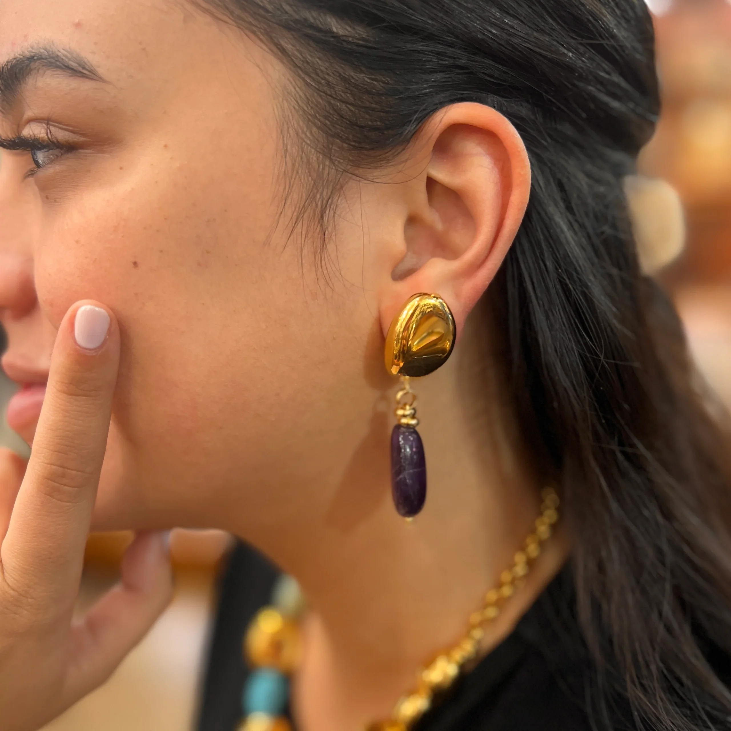 Boucle d'Oreille à Clips LOULOU en Métal Doré et Améthyste – Image 3