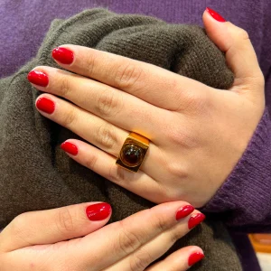 Large Bague Rectangulaire en Plaqué Or et Cabochon en Oeil de Tigre