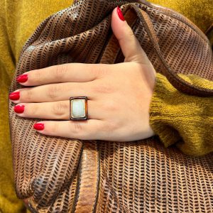 Large Bague en Acétate Tortoise et Agate Blanche Facettée Sertie Plaqué Or