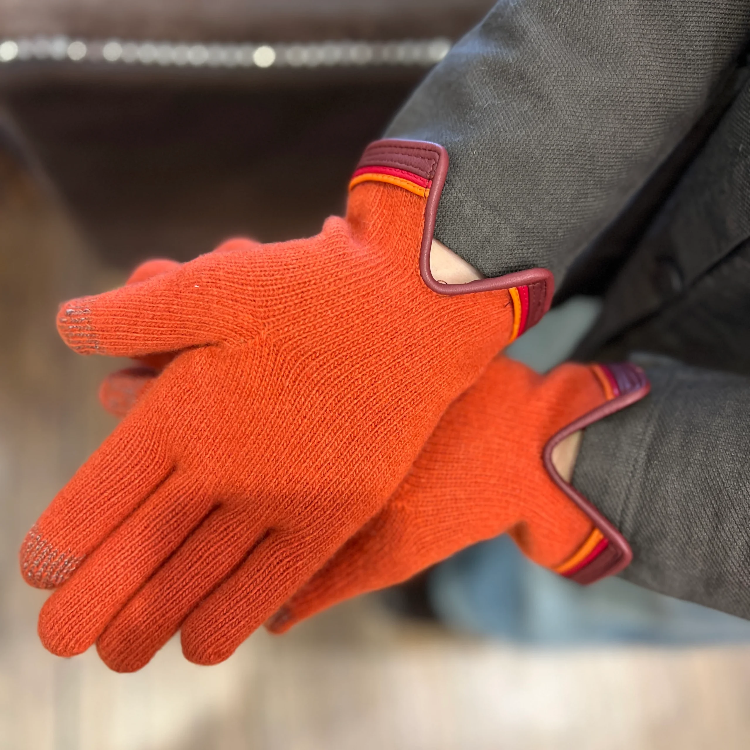 Gants Tactiles en Laine Orange et Finitions Cuir Multicolores