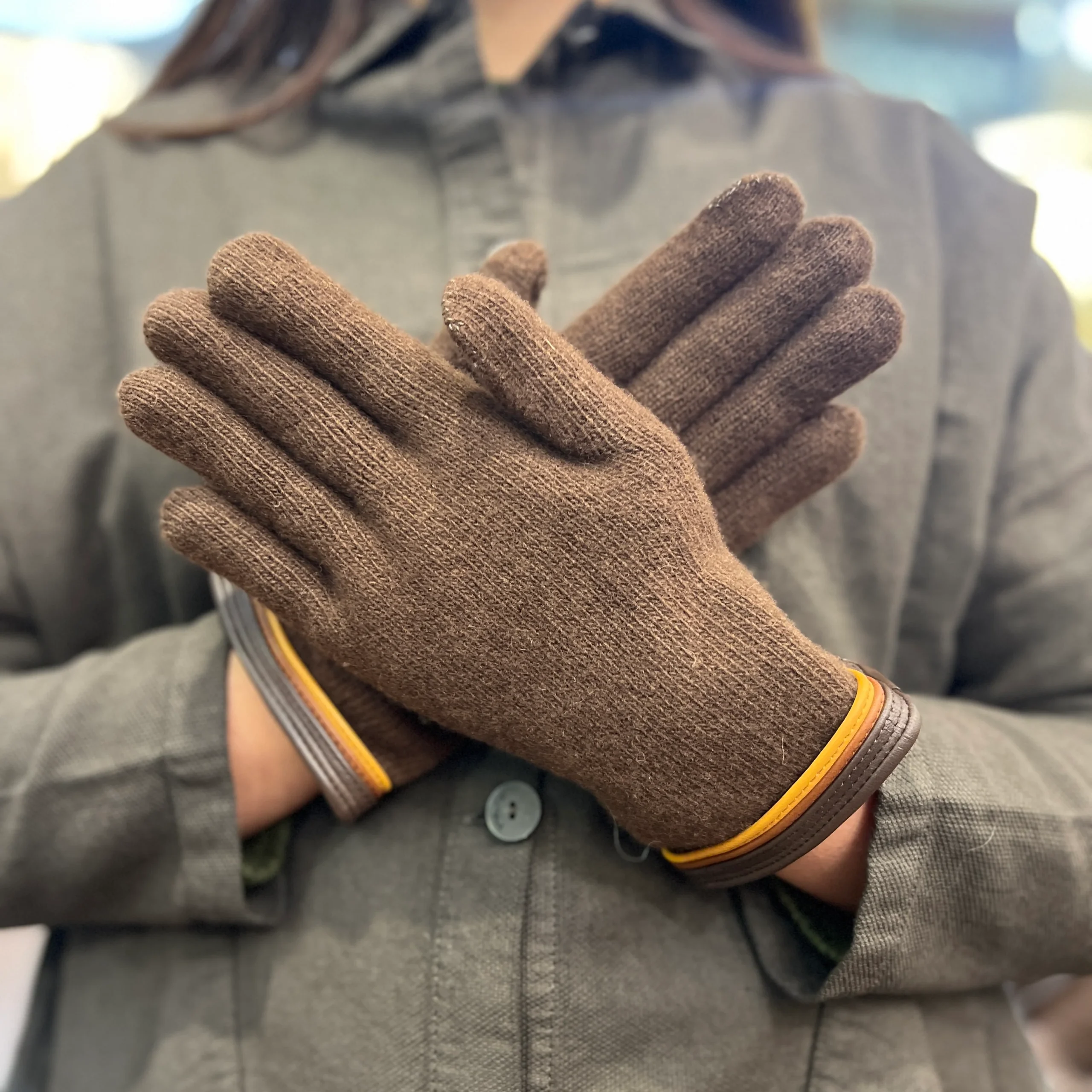 Gants Tactiles en Laine Marron et Finitions Cuir Mulmticoles – Image 3