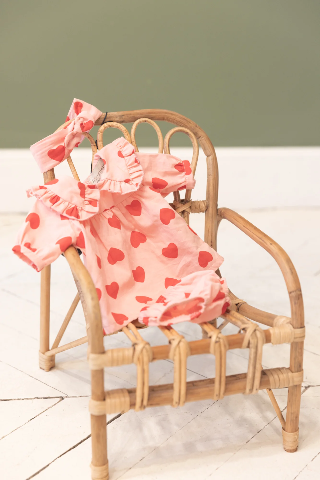 Accessoire poupon - Ensemble Karina cœur bonton + minikane – Image 2