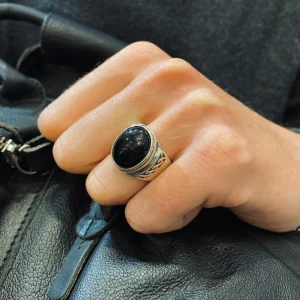 Grande Chevalière Ovale Gravée en Onyx Noir