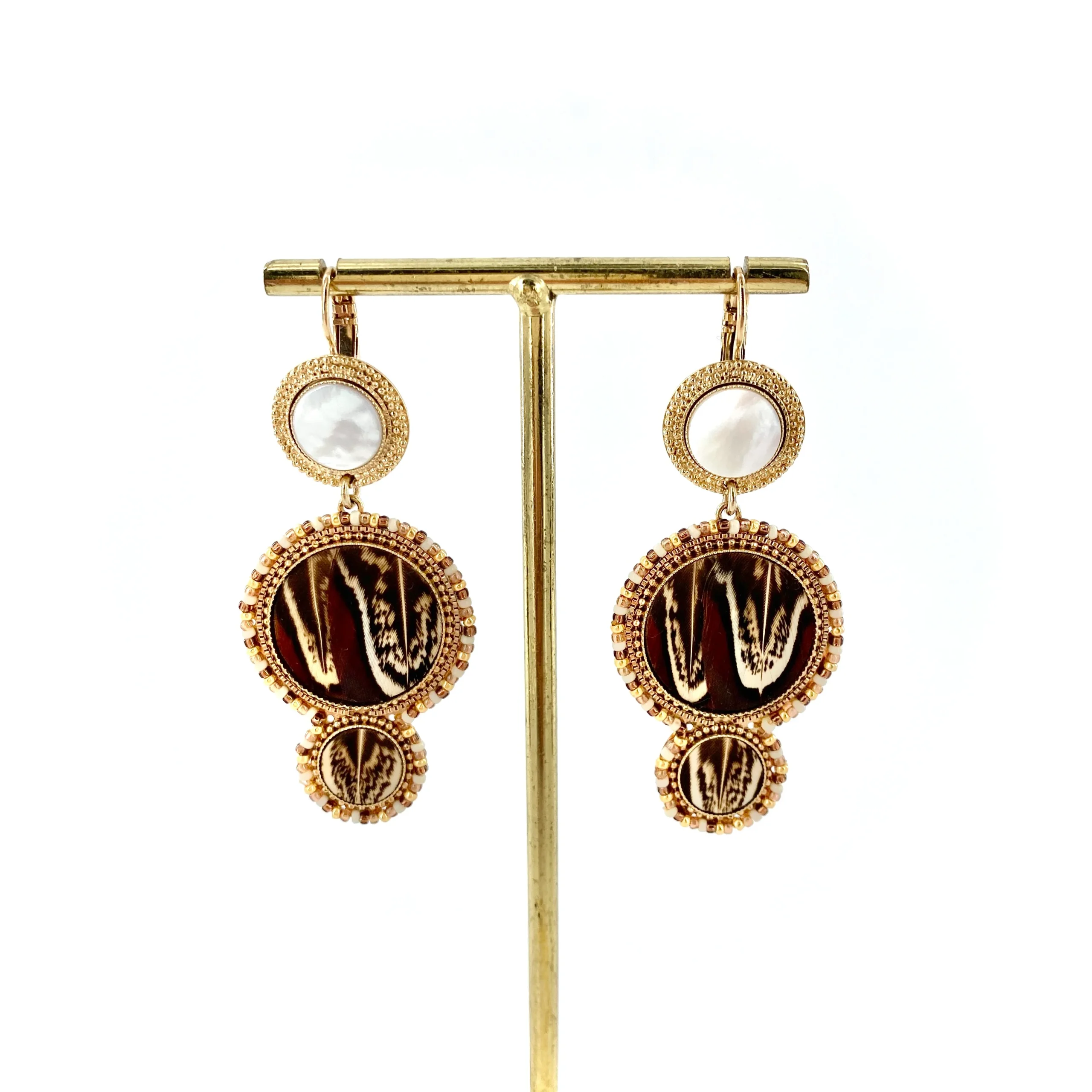 Boucles d'Oreilles CLAUDIA MM en Nacre et Plumes – Image 2